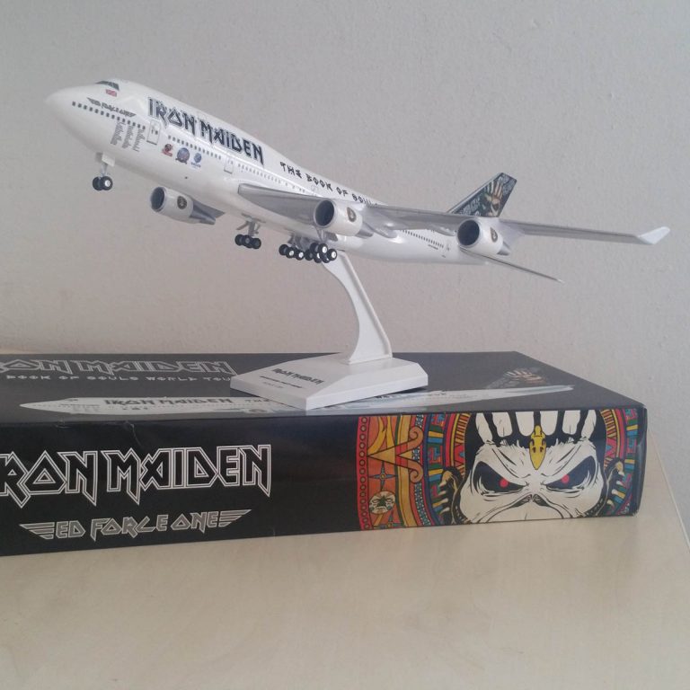 Ту май айс. Самолет Iron Maiden. 747 Iron Maiden. Самолет Iron Maiden внутри. Модель самолета Боинг Айрон мейден.