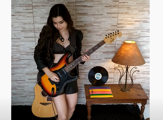 Girl Guitarist Battles With Herself For ‘hotel California’ Solo – Rock 